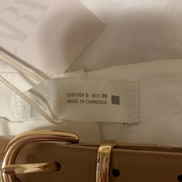 Zara High Waist Cream Shorts with Tan Belt - Picture 4 of 5
